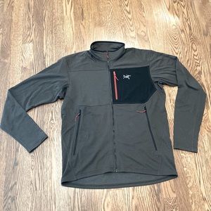 ARC’TERYX Lightweight full zip fleece jacket. Men’s Size Large. Gray.